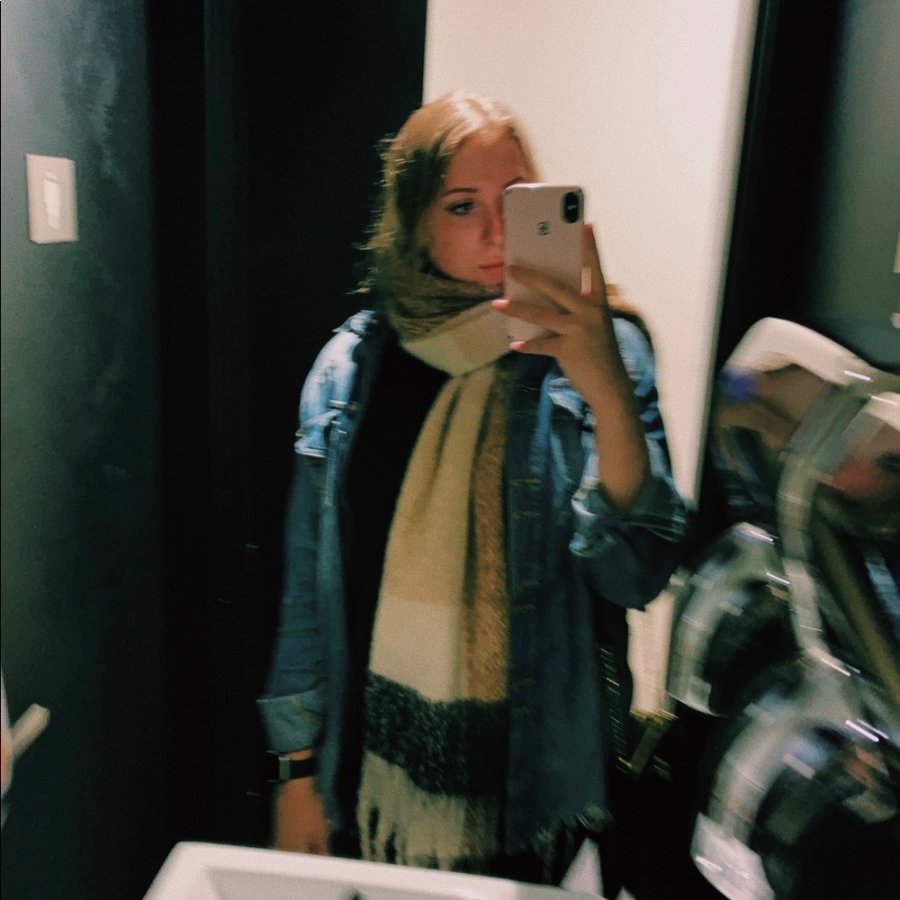 Meet your Posher, Veronica